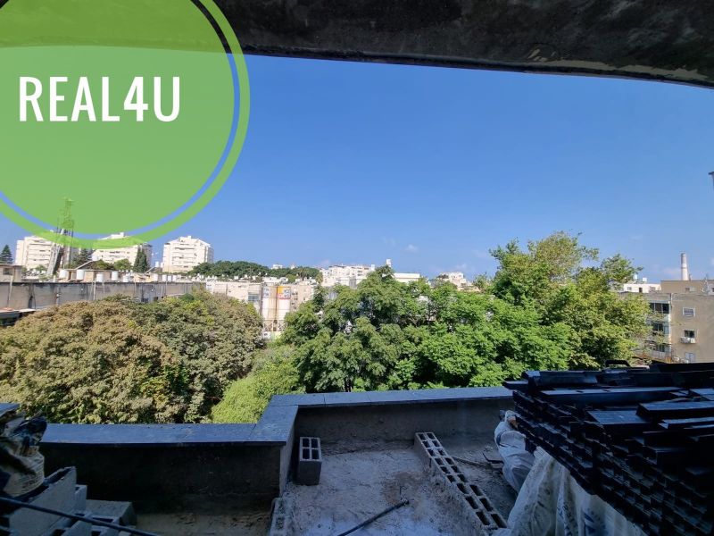 מיני פנטהאוס למכירה בתל אביב